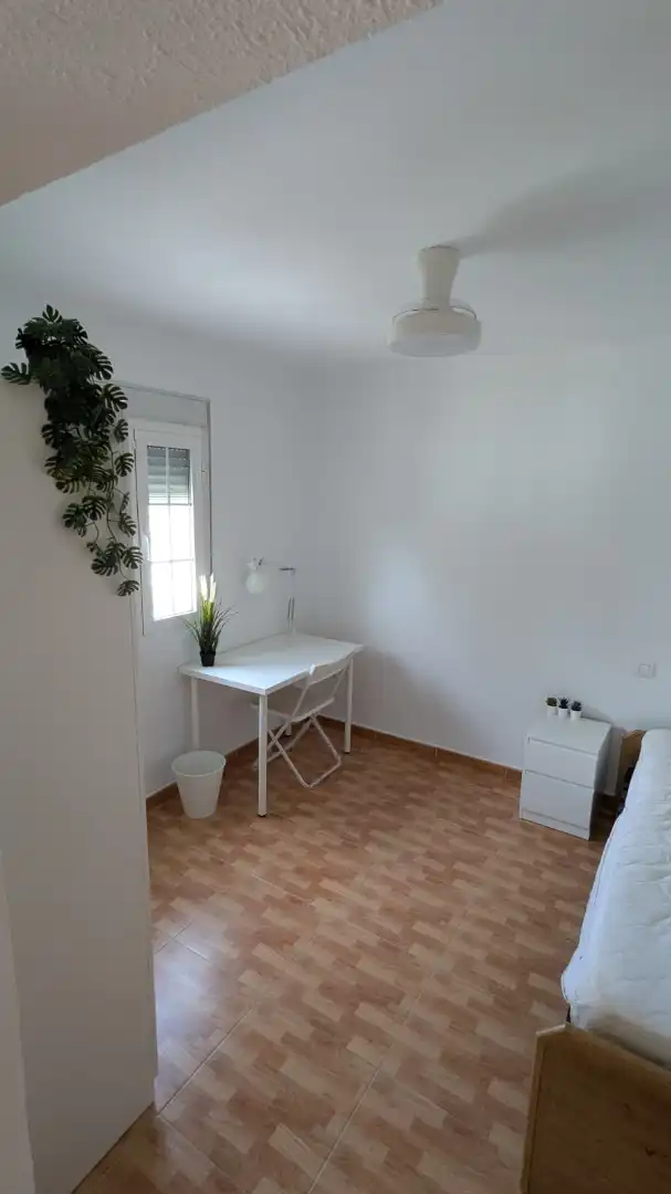 Habitación de Piso de alquiler en Sevilla con Aire acondicionado y Amueblado
