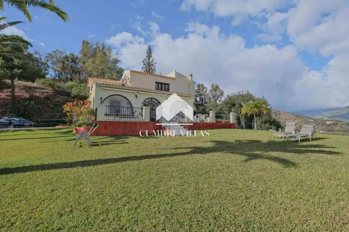 Jardí de Casa o xalet en venda en Nerja amb Jardí privat i Terrassa