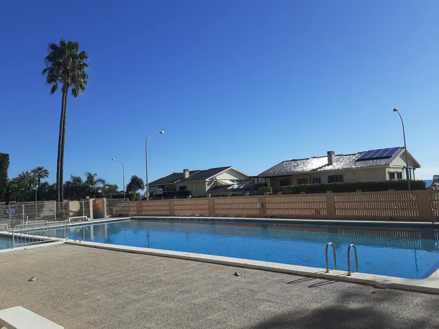 Schwimmbecken von Wohnungen zur Miete in Castellón de la Plana / Castelló de la Plana mit Klimaanlage, Privatgarten und Abstellraum