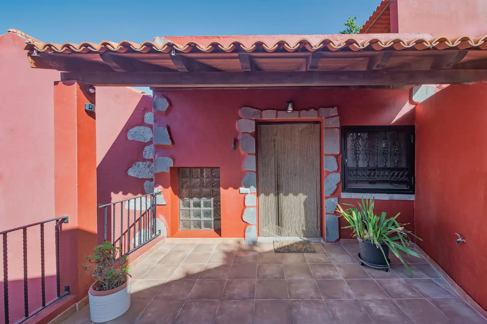 Detached house with terrace for sale in Calle la Palmita, imagen 2
