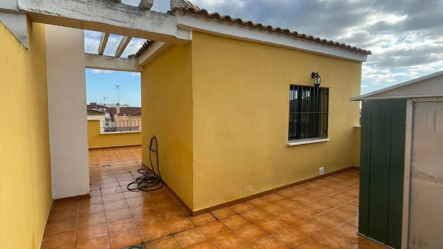 Terrassa de Casa o xalet en venda en Dos Hermanas amb Aire condicionat, Traster i Piscina comunitària