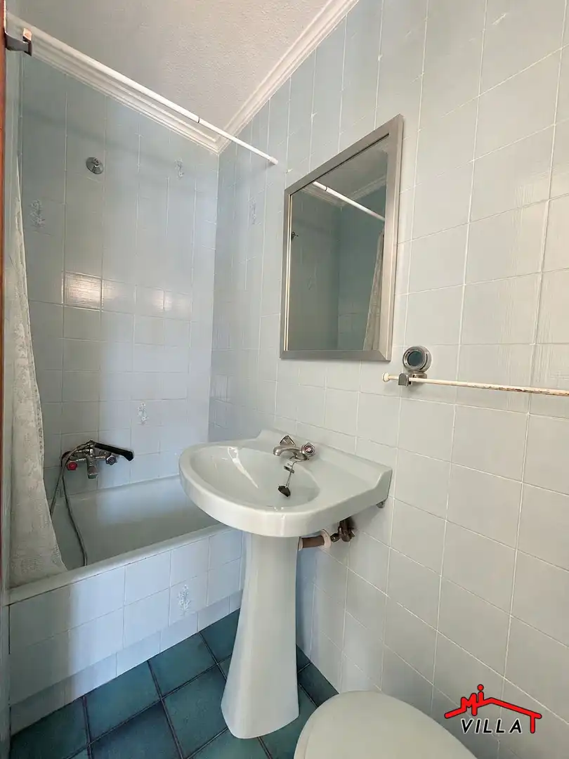 Bathroom of Flat for sale in Laredo  with Terrace