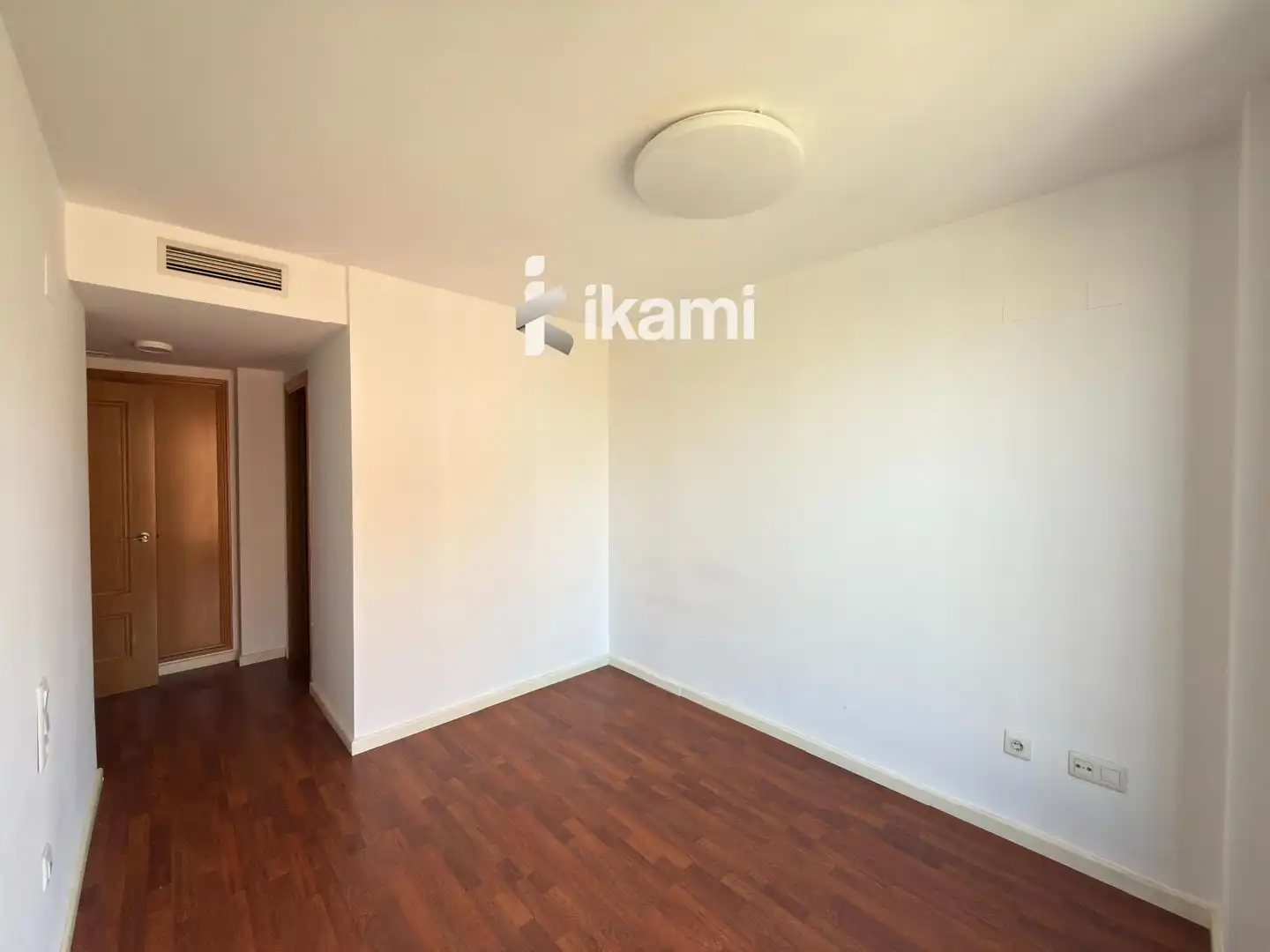 Habitación de Piso en venta en Valencia con Aire acondicionado, Terraza y Piscina