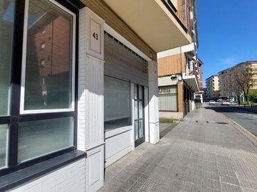 Locale commerciale in vendita a Avenida Algortako Etorbidea
