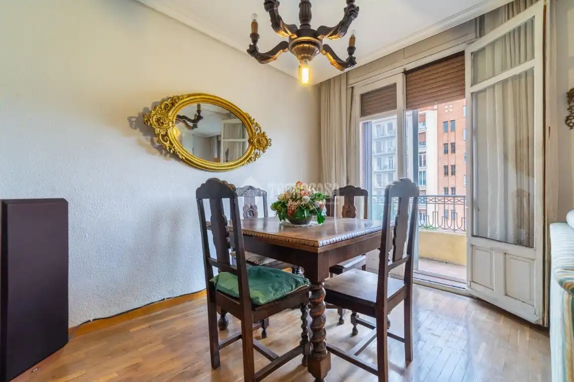 Esszimmer von Wohnung zum Verkauf in Madrid mit Parkett