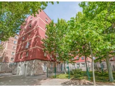 Flat with lift for sale in Calle de Valdecanillas