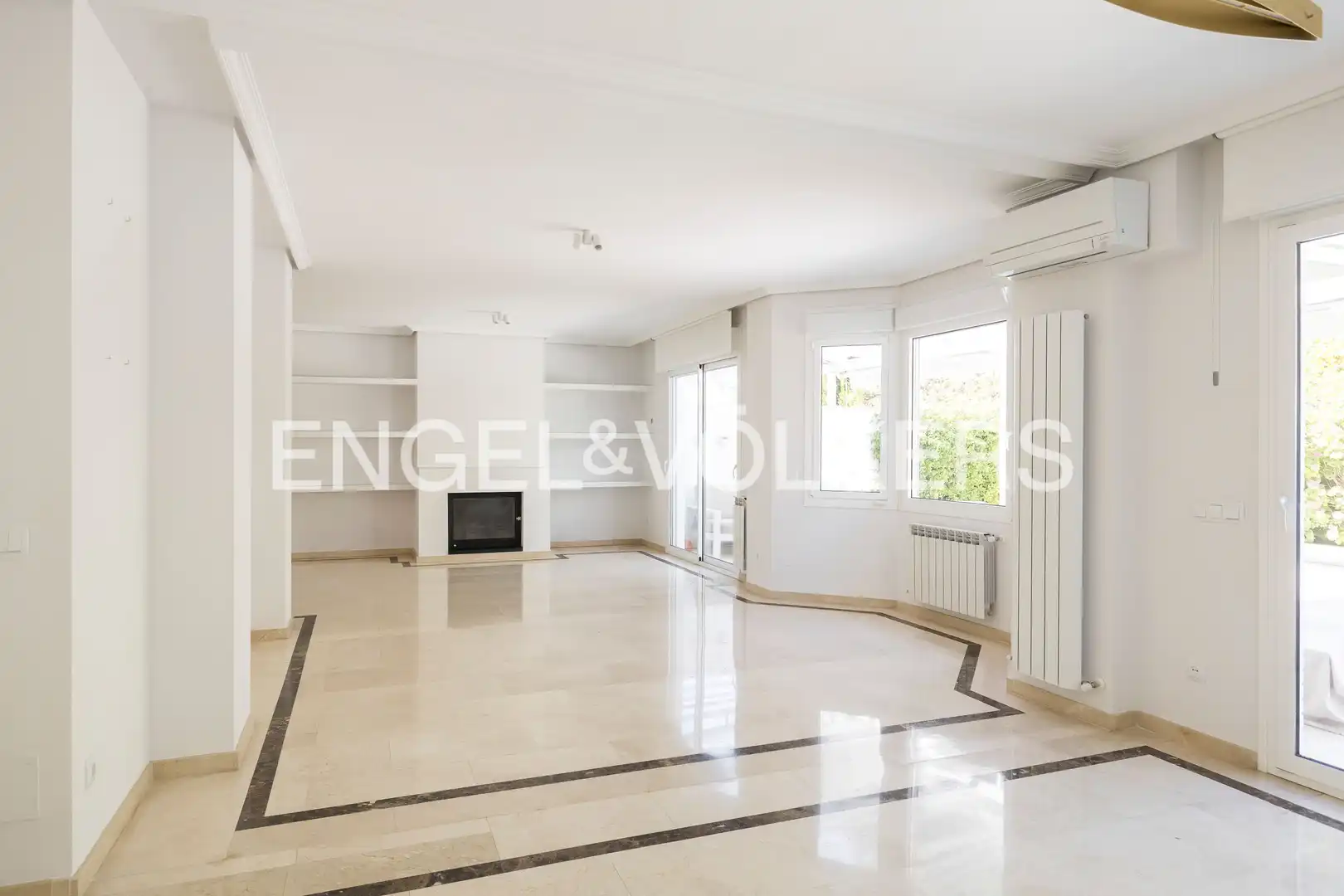 Sala d'estar de Casa adosada de lloguer en Madrid amb Calefacció, Jardí privat i Terrassa