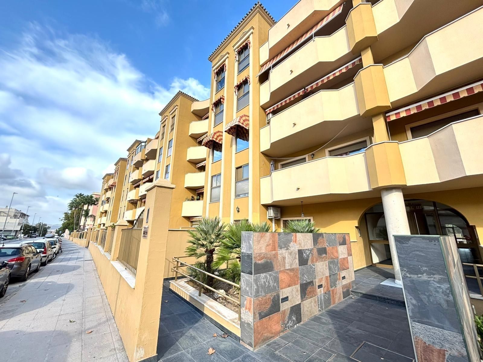 Exterior view of Flat for sale in Algeciras  with Community pool