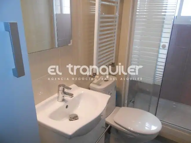 Baño de Piso en venta en Madrid con Parquet, Terraza y Amueblado
