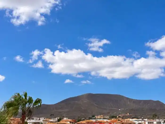 Vista exterior de Casa o xalet en venda en La Oliva amb Piscina