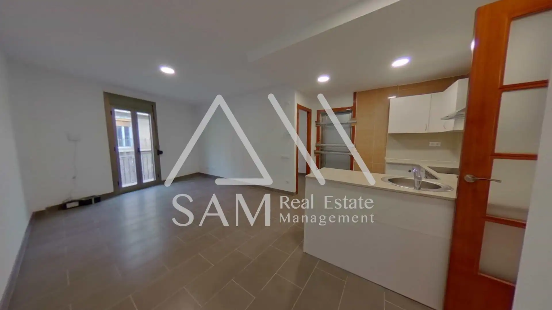 Flat with terrace for sale in Sant Martí, imagen 2