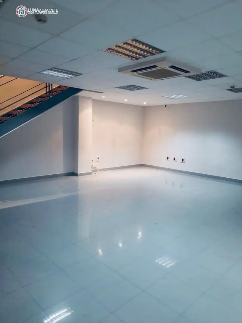 Local comercial en venda a Centro, imagen 3
