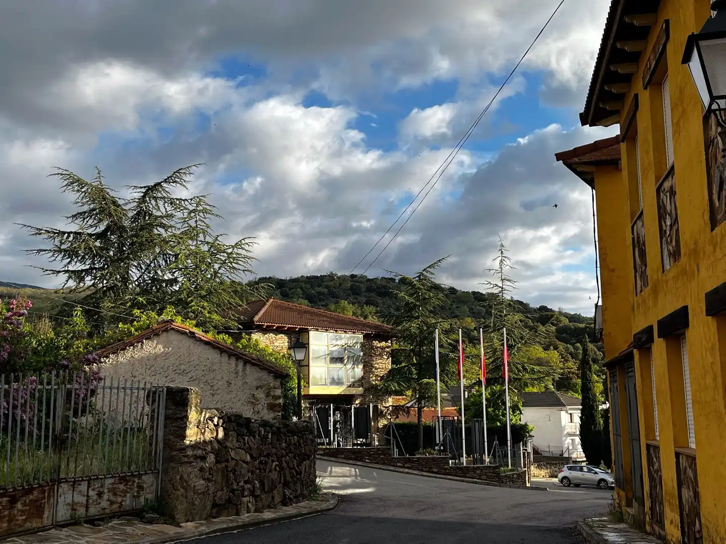 Vista exterior de Casa adosada en venta en Gargantilla del Lozoya con Jardín privado