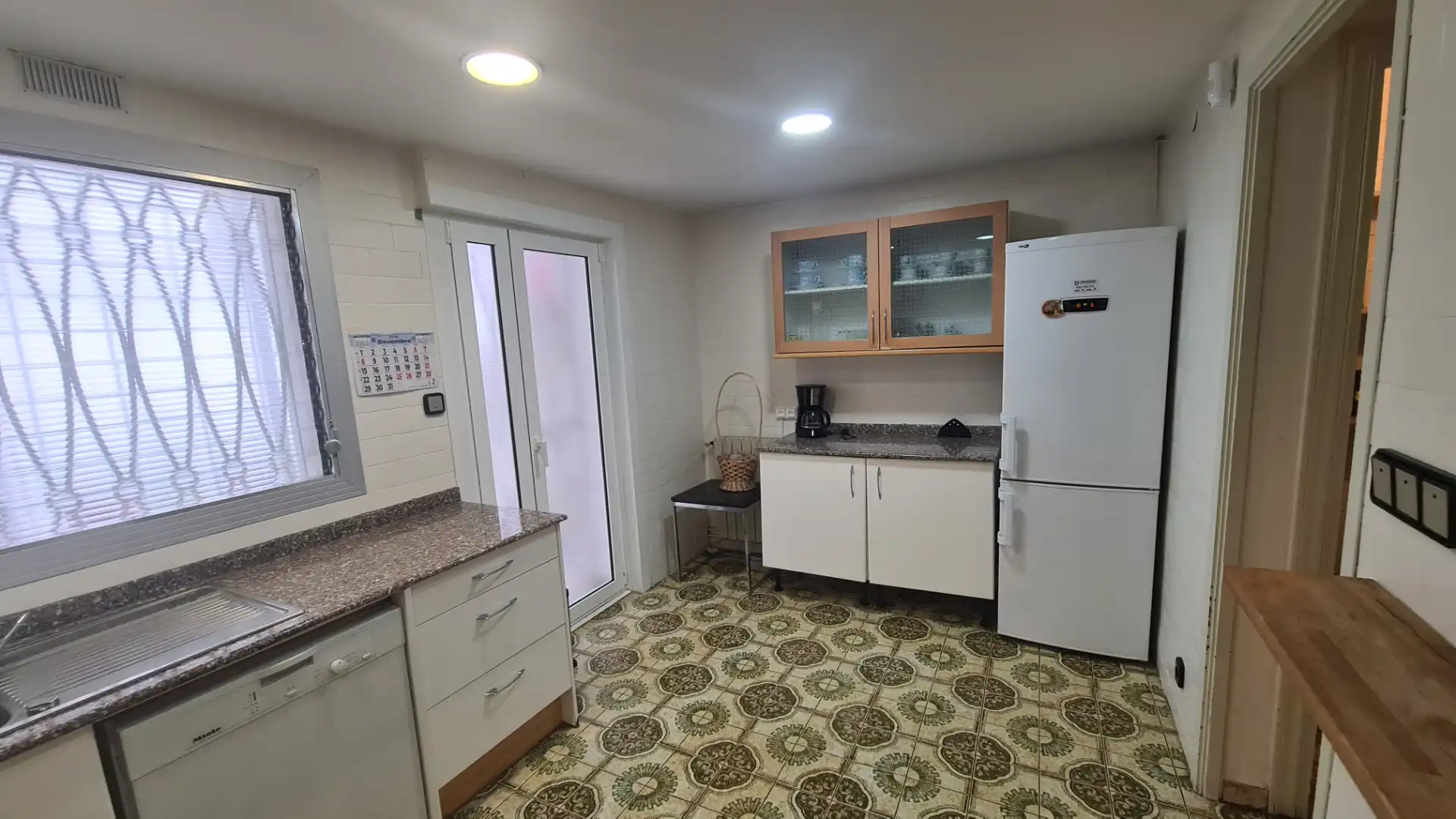 Küche von Wohnung zum Verkauf in Barcelona mit Heizung, Privatgarten und Parkett