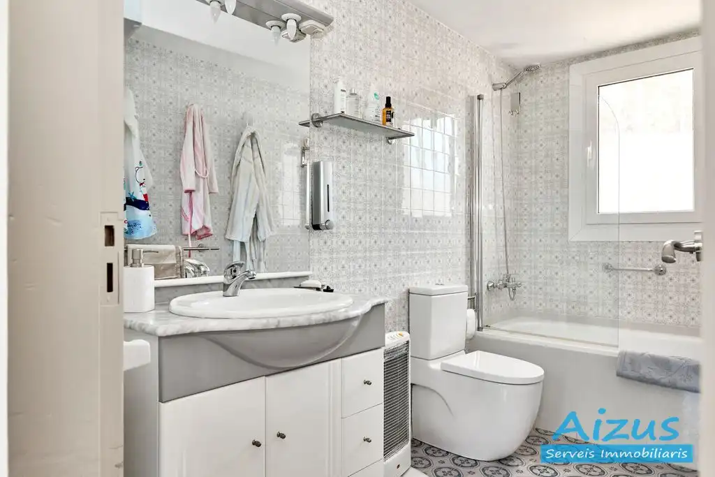 Baño de Casa o chalet en venta en Seva con Aire acondicionado, Calefacción y Jardín privado