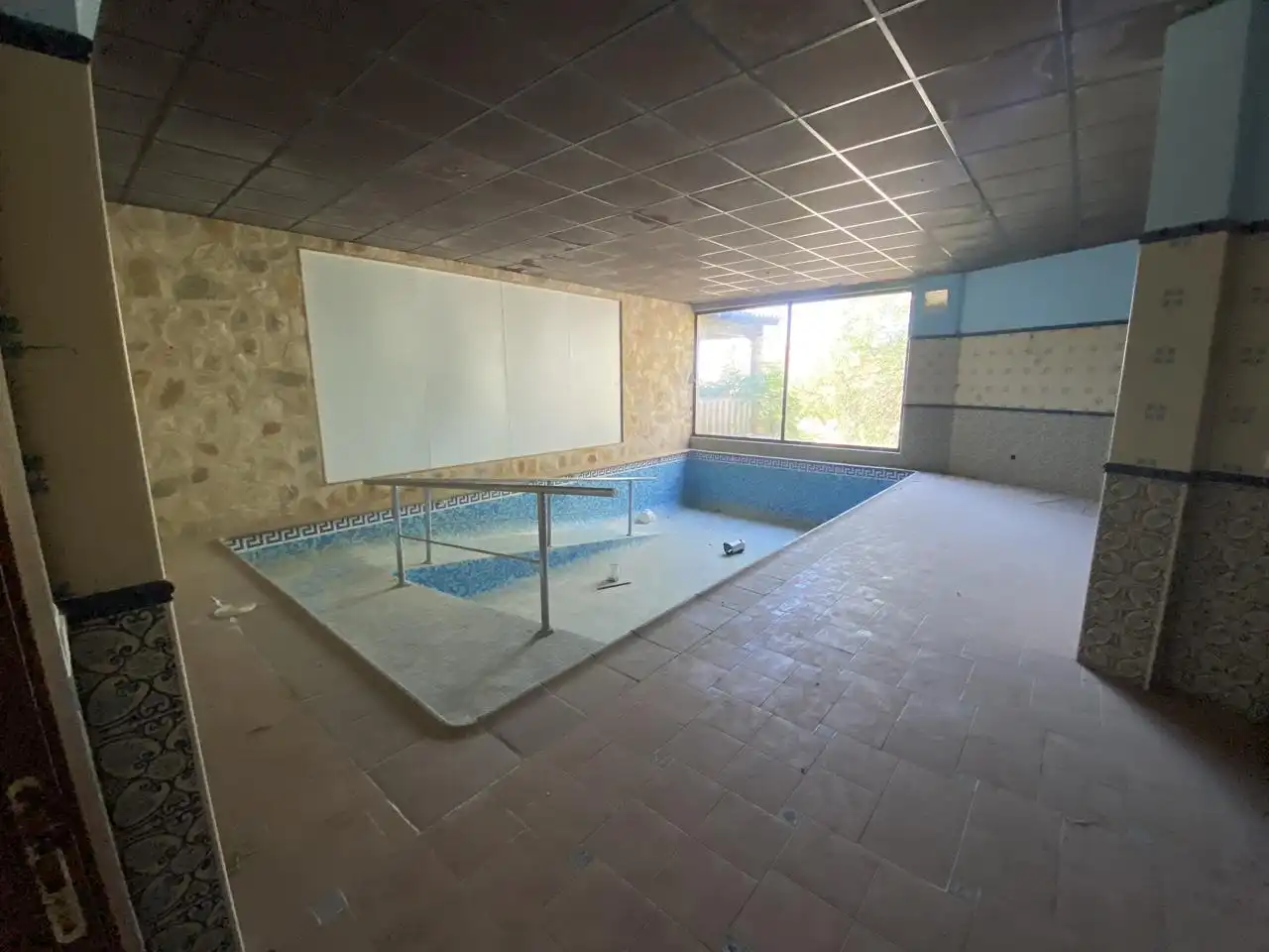 Piscina de Edifici en venda en Belmonte