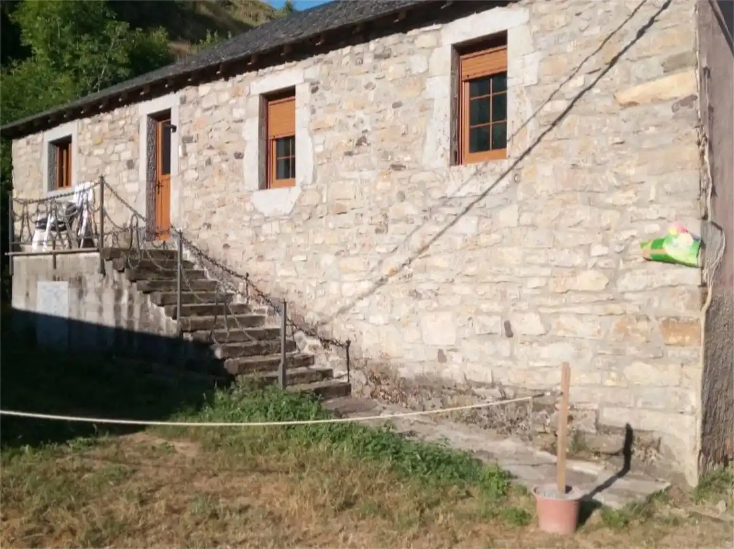 Vista exterior de Piso en venta en San Emiliano con Jardín privado, Parquet y Trastero
