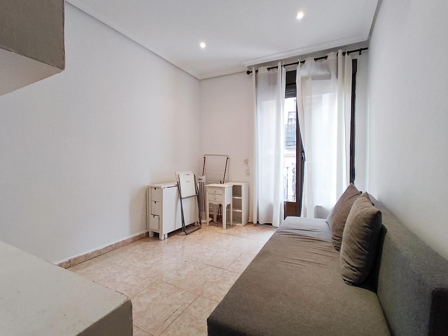 Dormitori de Apartament de lloguer en  Madrid Capital