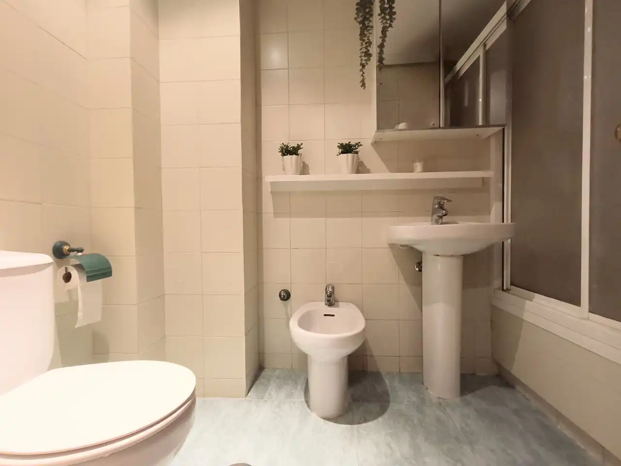 Bathroom of Flat for rent in Madrid  with Heating, Parquet flooring and Terrace