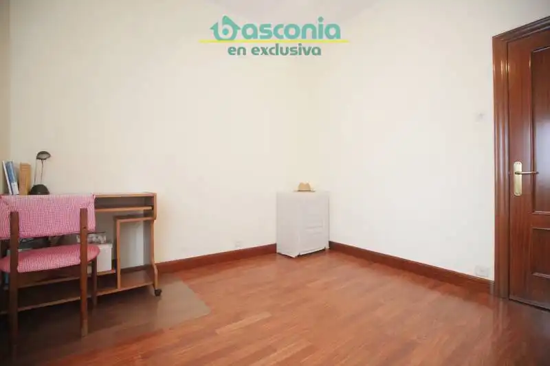 Flat for sale in Centro - Ariz - Uribarri