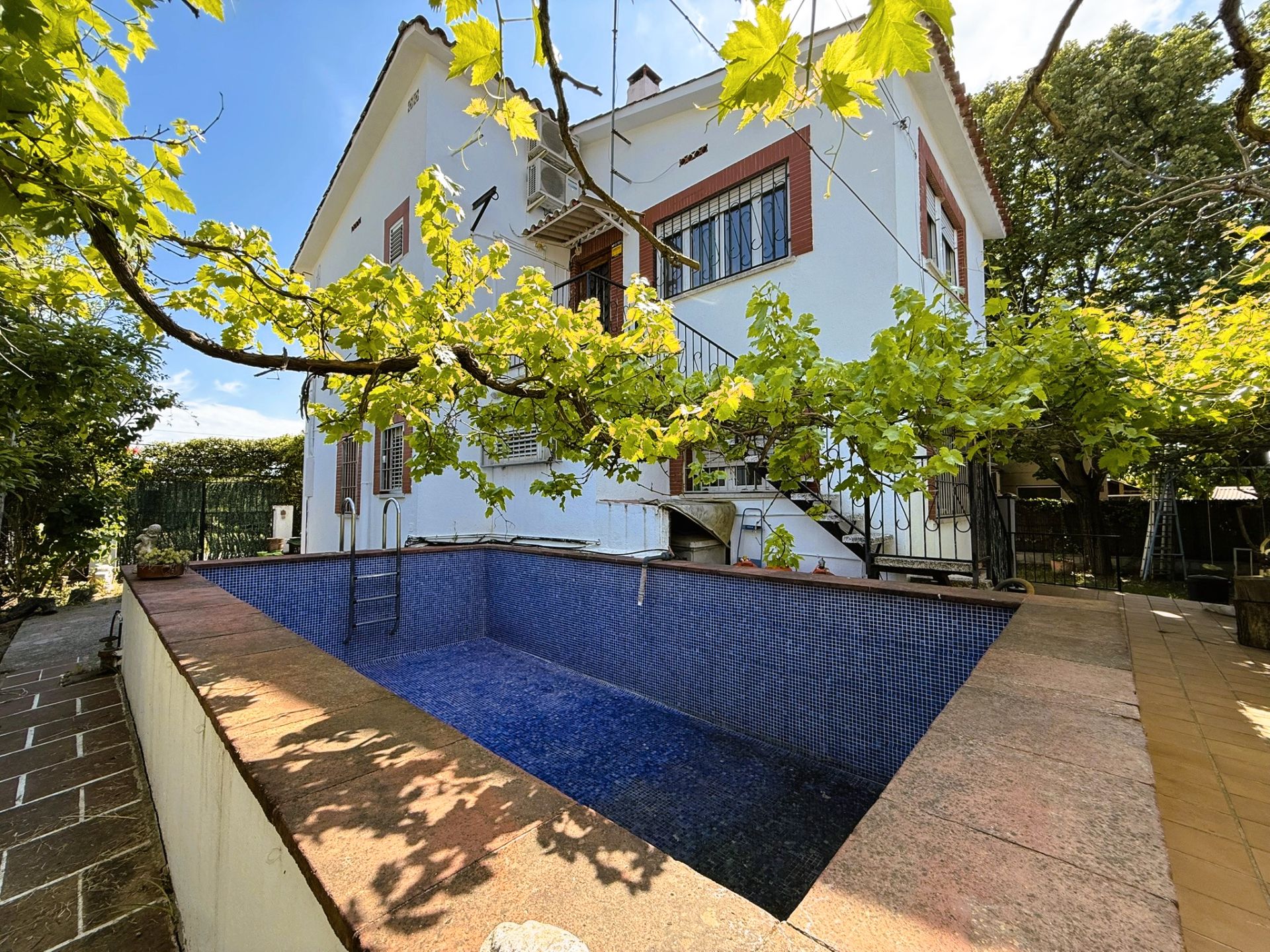 Vista exterior de Casa o xalet en venda en Palau-solità i Plegamans amb Aire condicionat, Calefacció i Jardí privat