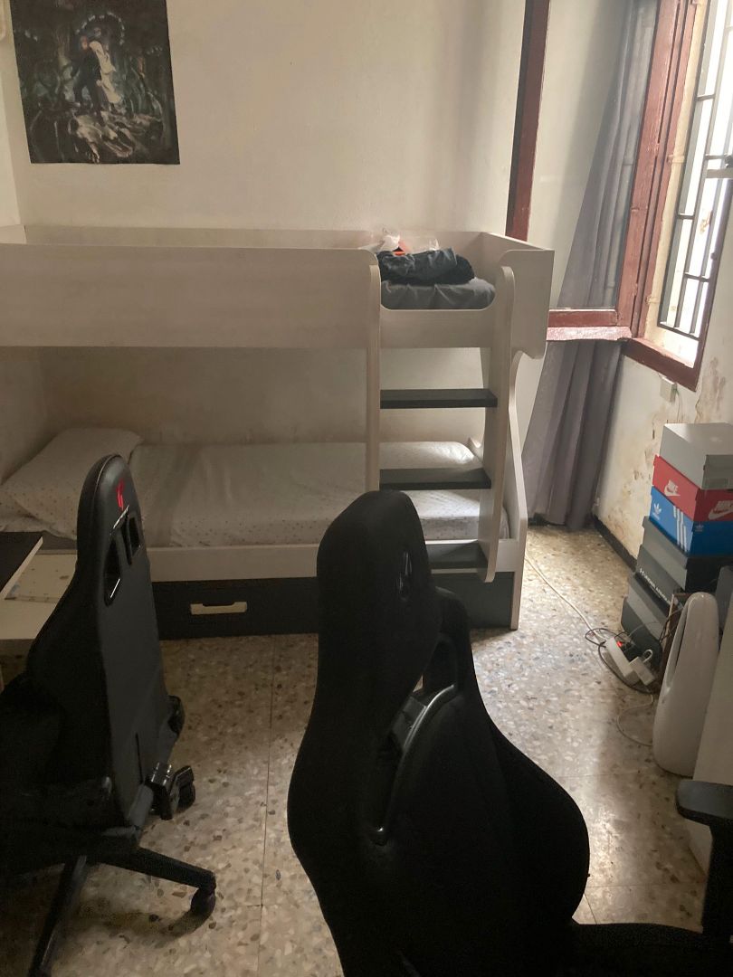 Dormitori de Pis en venda en  Barcelona Capital amb Balcó