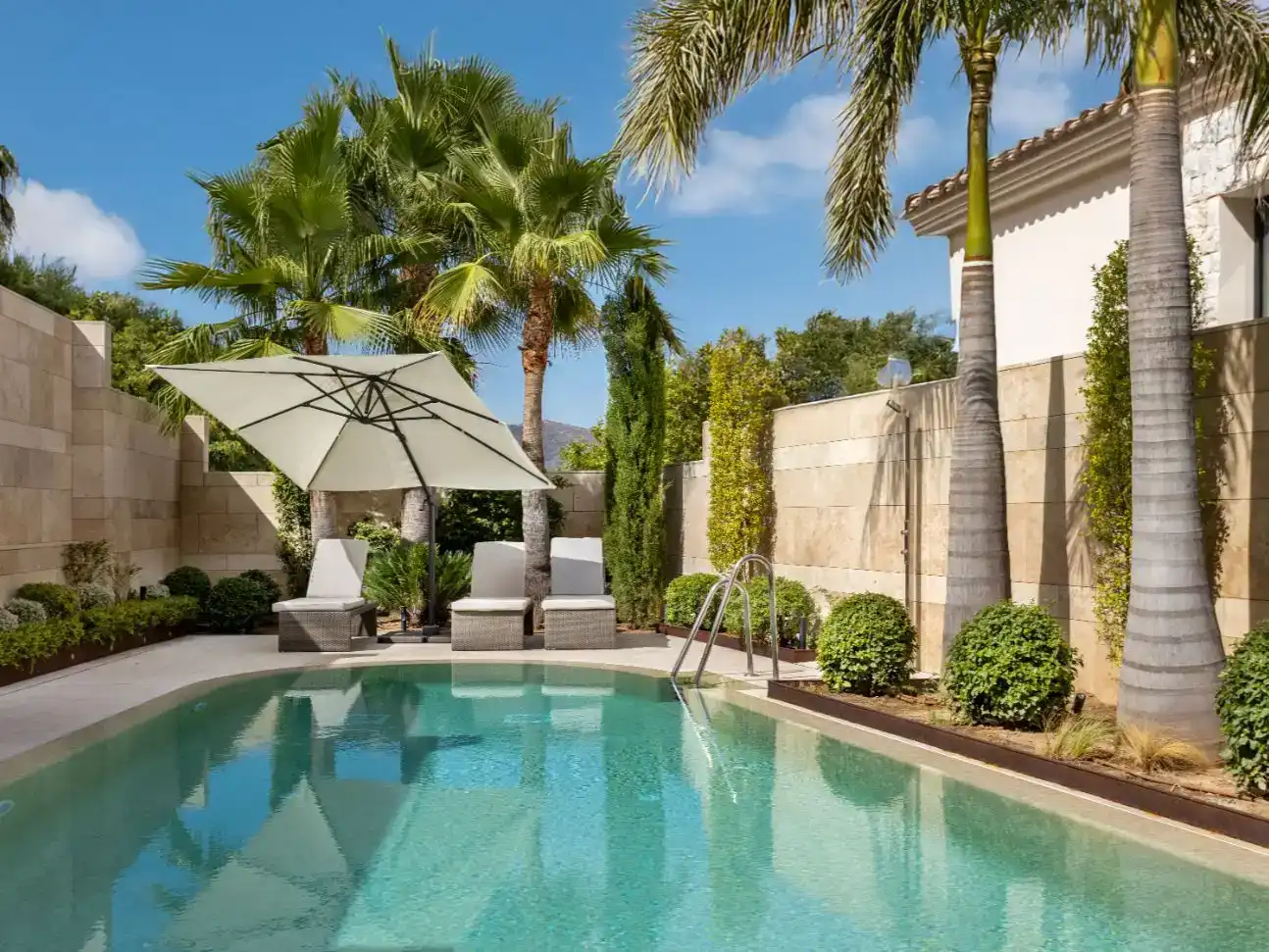Piscina de Apartament en venda en Benahavís amb Aire condicionat, Piscina i Balcó