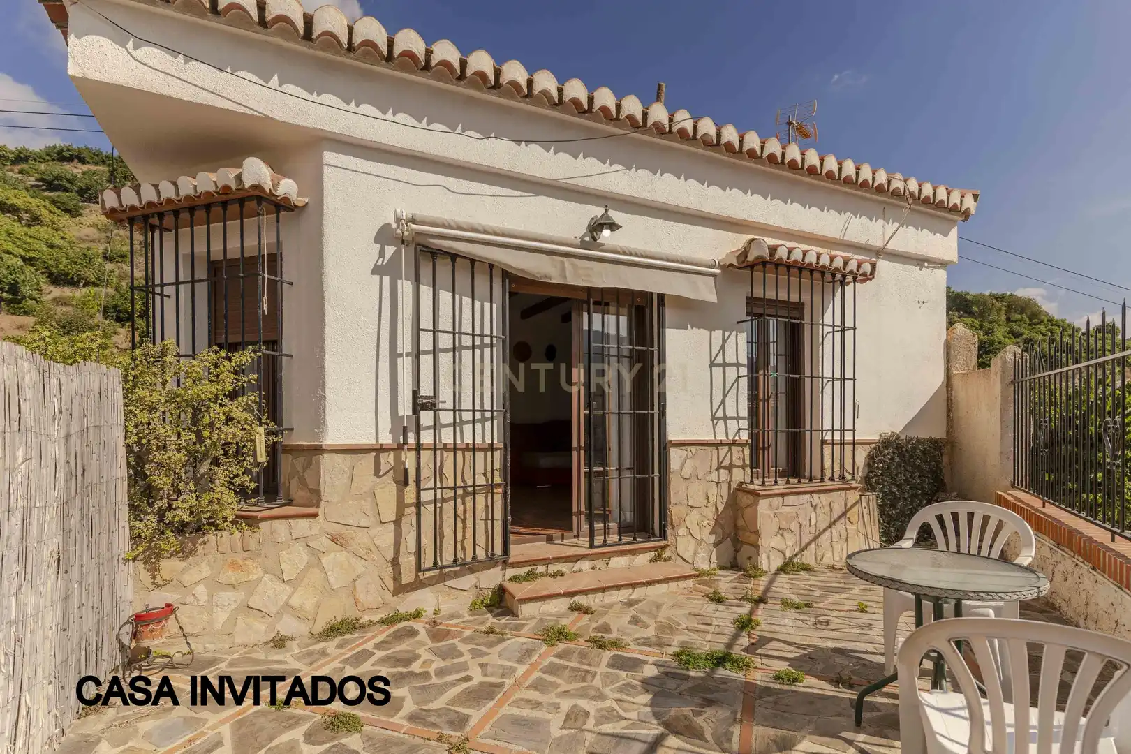 Vista exterior de Casa o xalet en venda en Los Guájares amb Aire condicionat, Jardí privat i Traster