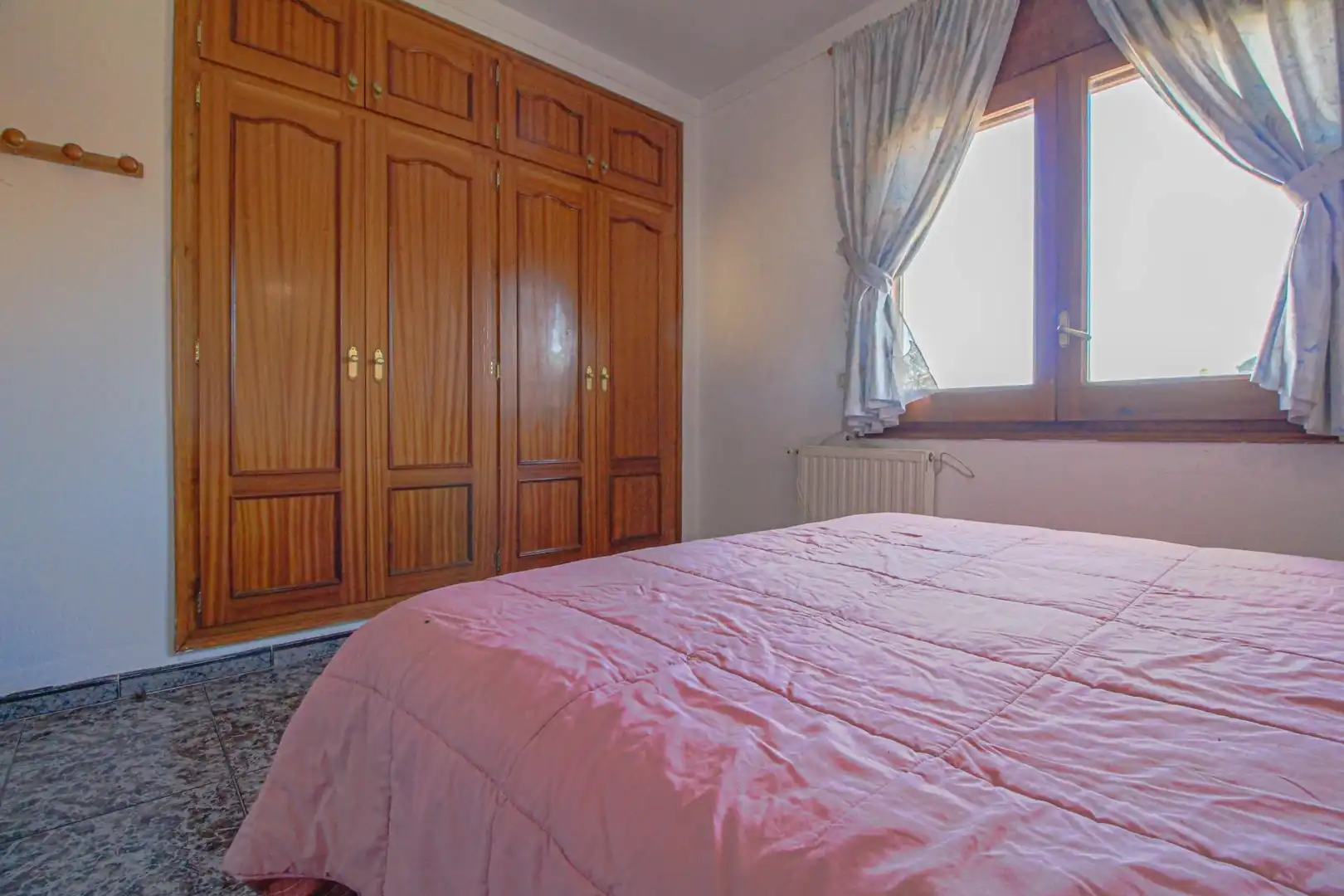 Dormitori de Casa adosada en venda en Cabanes (Girona) amb Jardí privat, Traster i Moblat