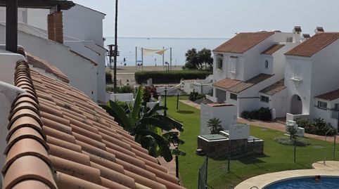 Foto 2 de Casa adosada en venda a C. Estrella de Mar, 1619-1919, Marina de Casares, Casares
