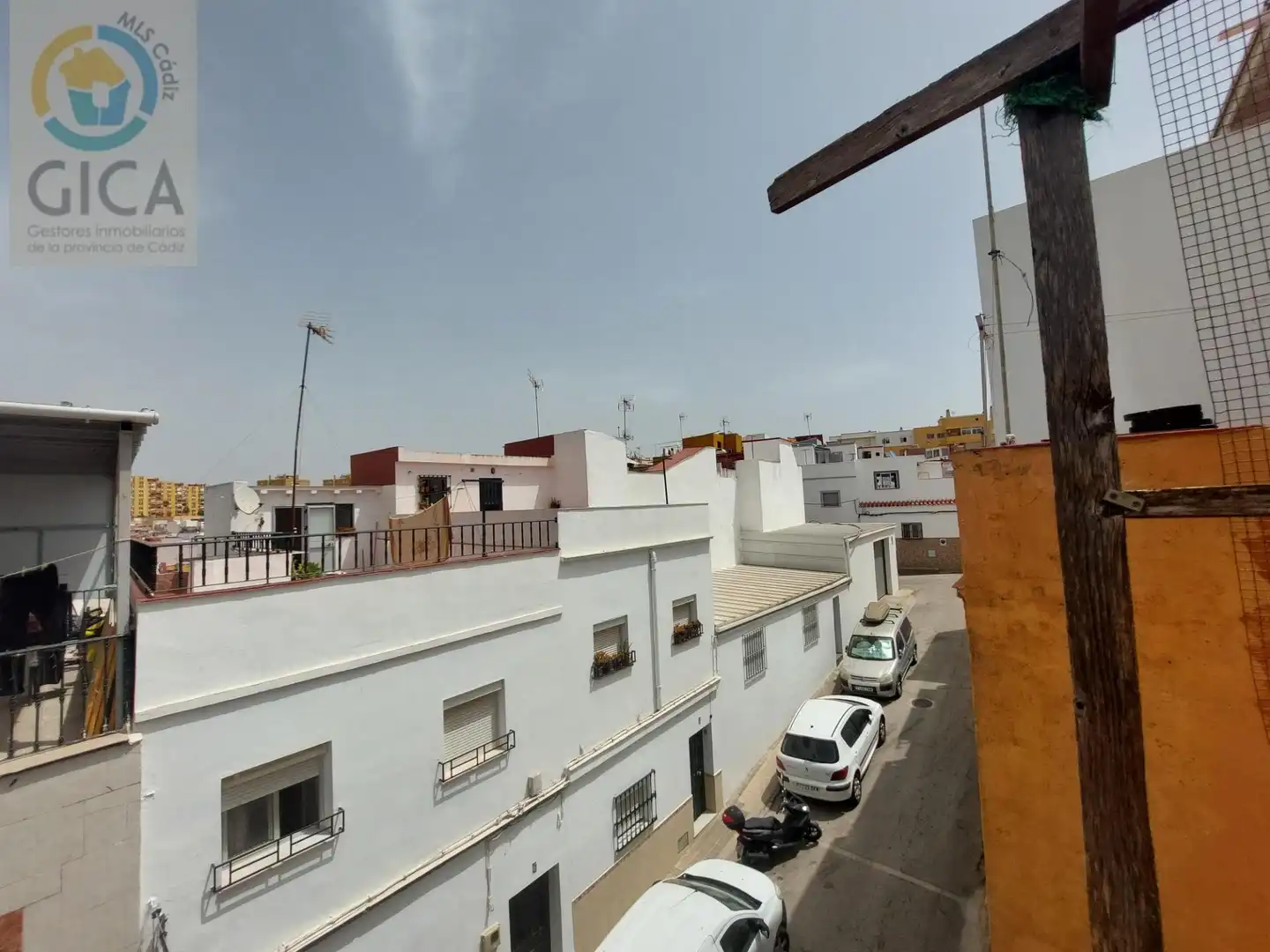 Vista exterior de Casa o xalet en venda en Algeciras amb Terrassa