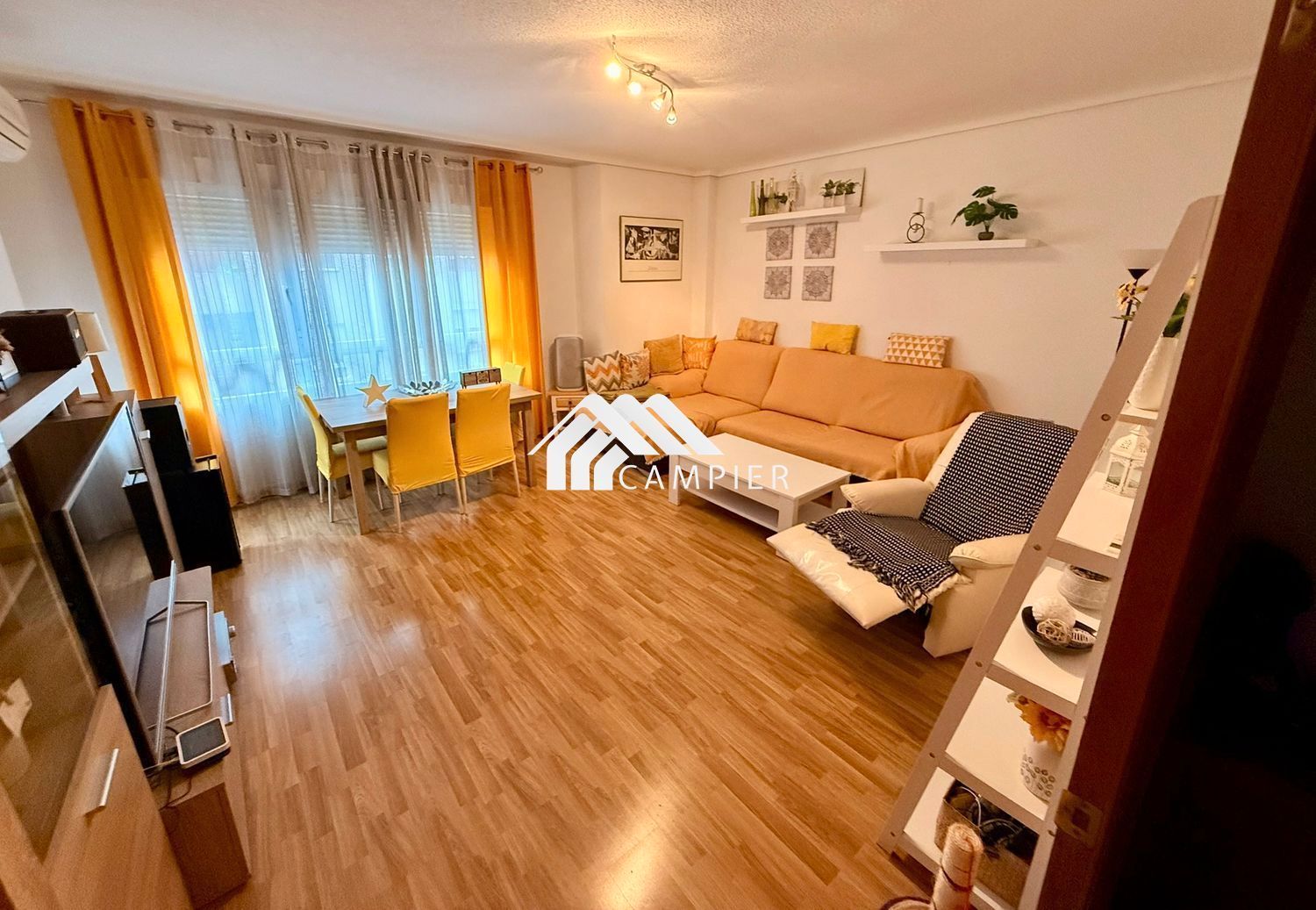 Living room of Flat for sale in  Albacete Capital  with Air Conditioner, Heating and Furnished