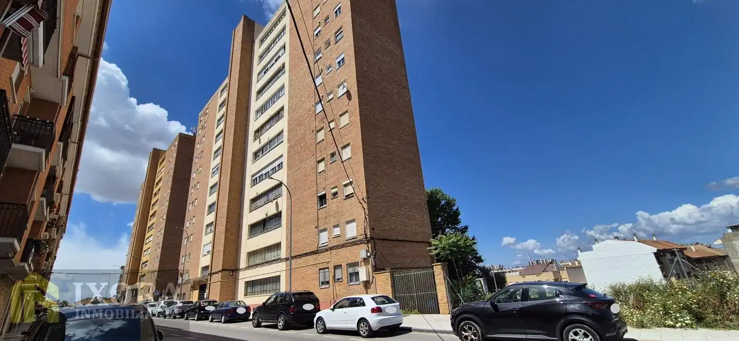 Vista exterior de Pis en venda en Linares amb Aire condicionat i Terrassa