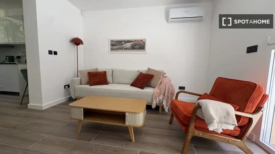 Sala d'estar de Pis de lloguer en Madrid amb Aire condicionat, Calefacció i Moblat