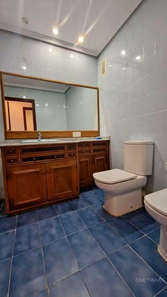 Baño de Piso en venta en Alfara del Patriarca con Aire acondicionado, Trastero y Amueblado