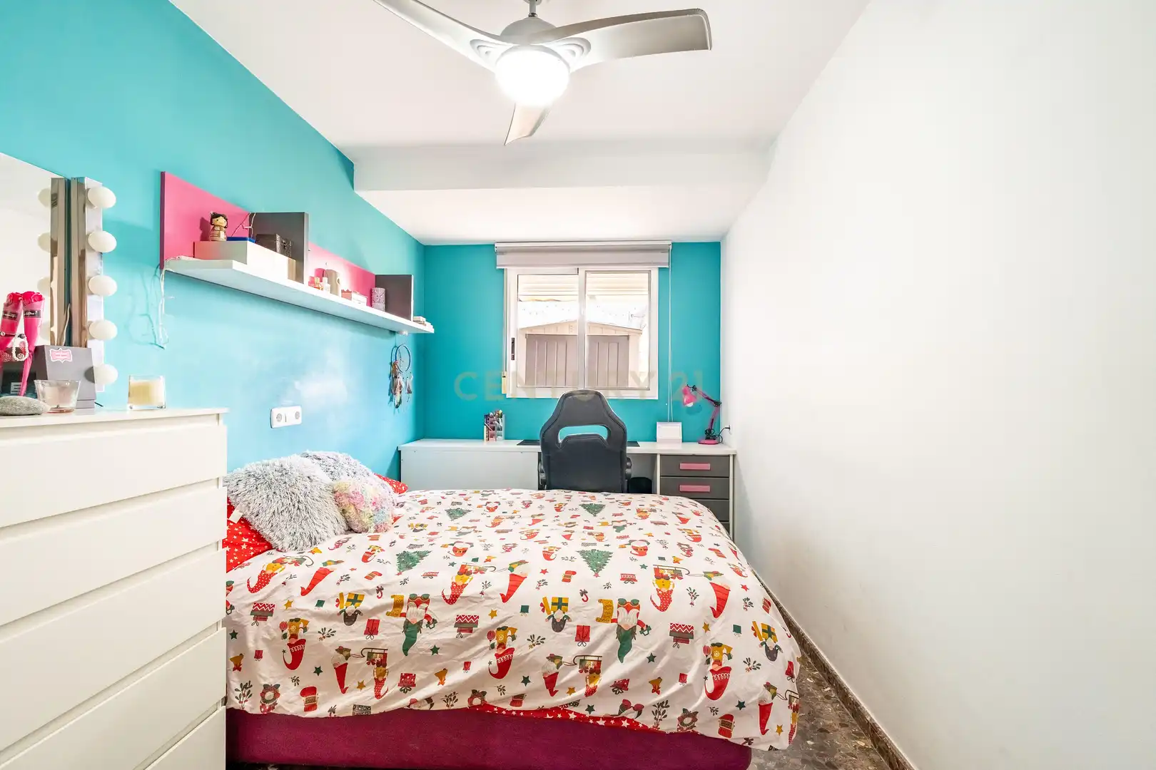 Dormitori de Apartament en venda en Paterna amb Aire condicionat i Balcó