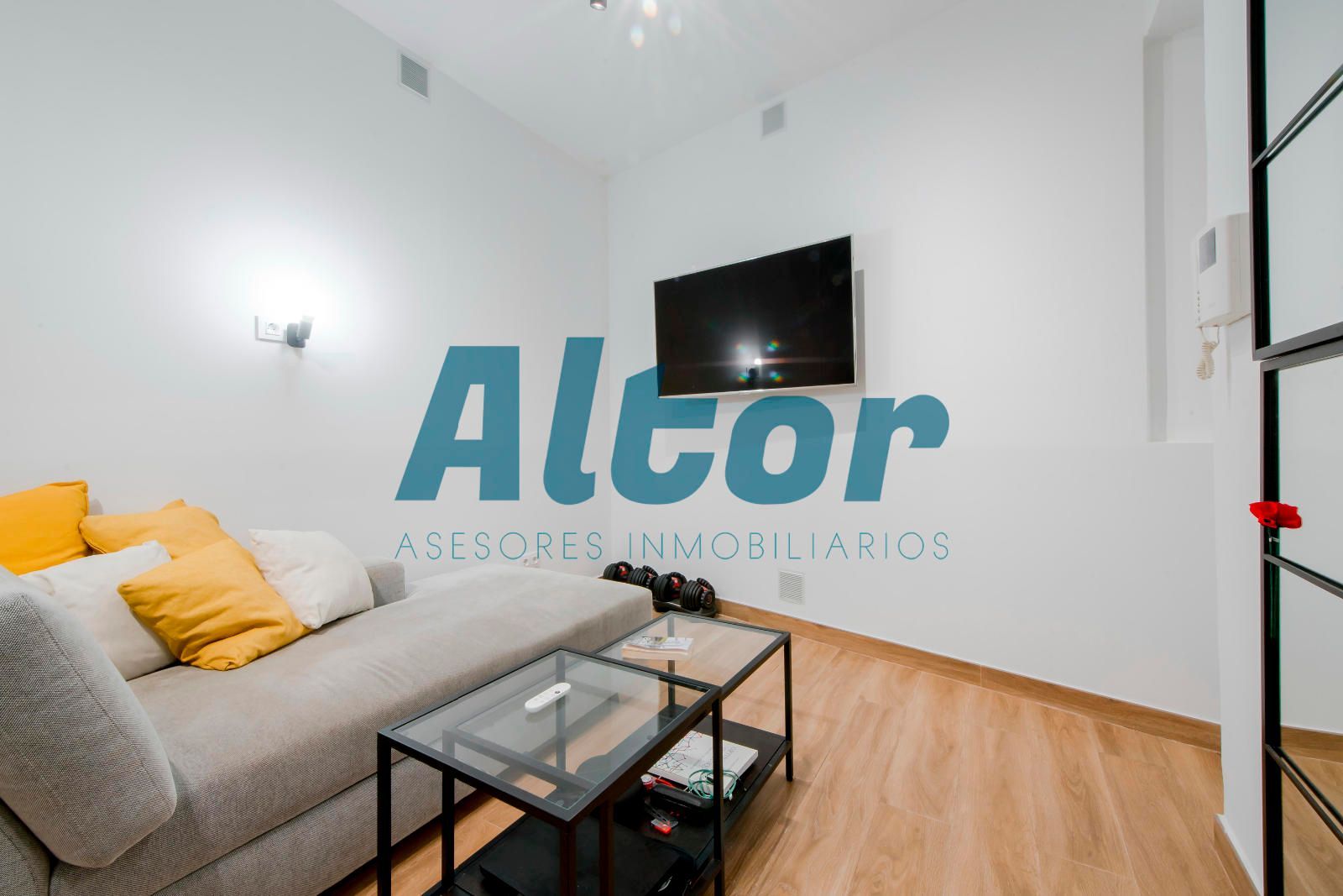 Living room of Flat for sale in  Madrid Capital  with Heating and Furnished