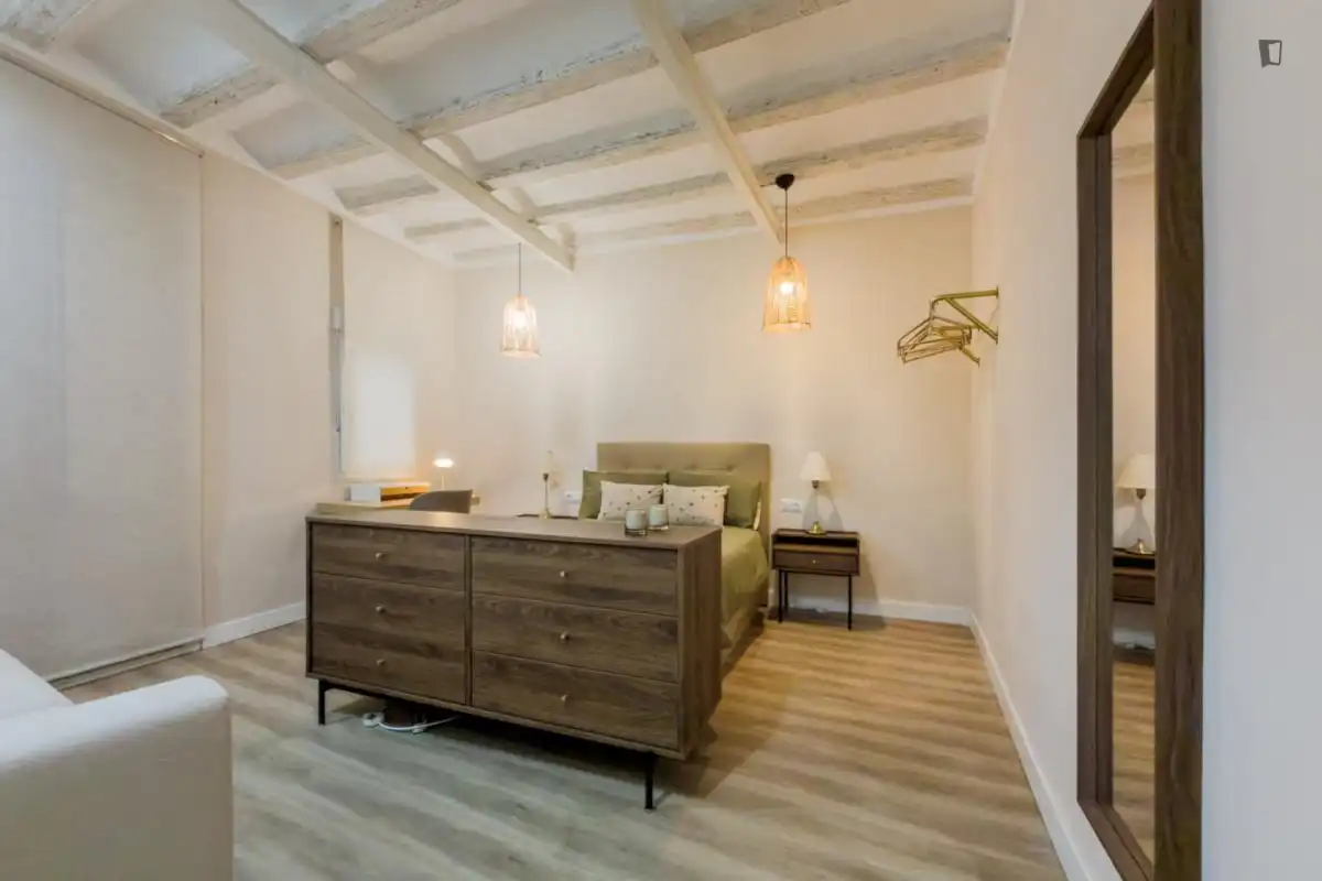 Dormitori de Apartament de lloguer en Barcelona amb Aire condicionat, Calefacció i Moblat