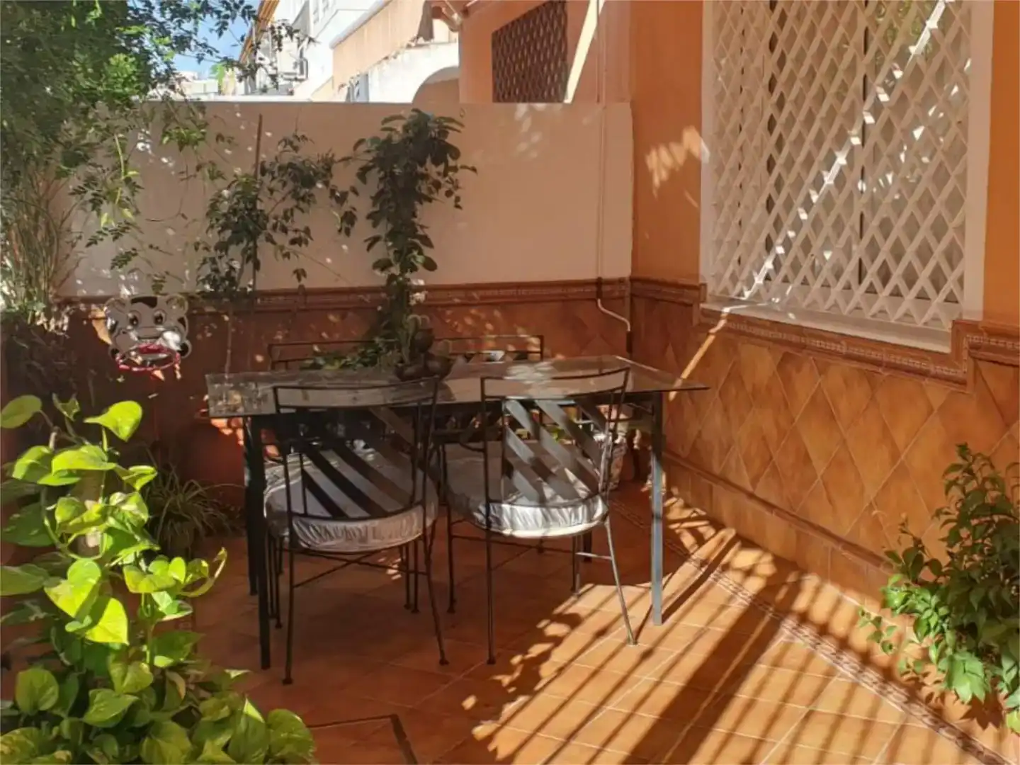 Terrassa de Casa adosada en venda en Sevilla amb Aire condicionat, Piscina i Moblat