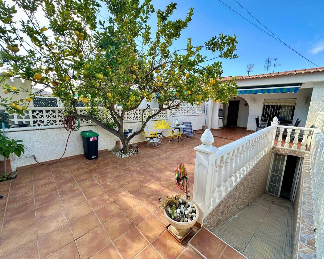 Jardí de Casa o xalet de lloguer en Torrevieja amb Aire condicionat, Jardí privat i Moblat