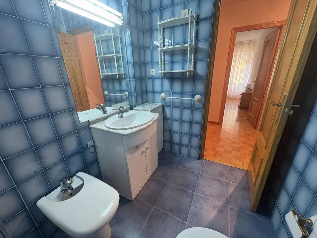Badezimmer von Erdgeschoss zur Miete in San Lorenzo de El Escorial mit Heizung, Parkett und Möbliert