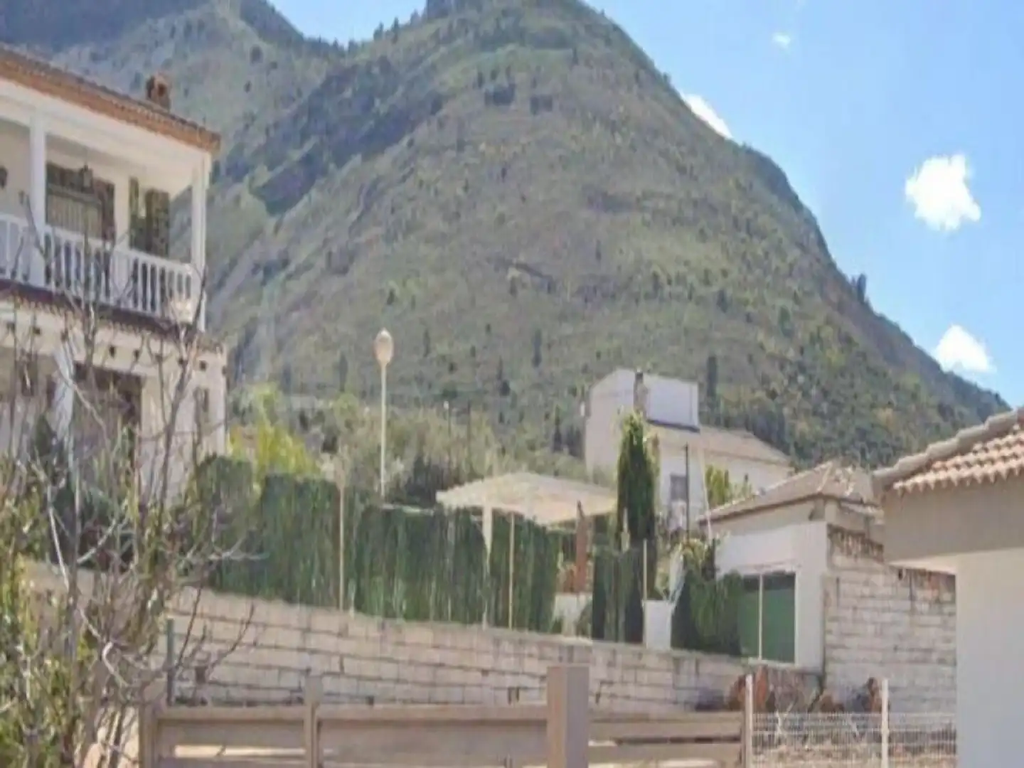 Außenansicht von Haus oder Chalet zum Verkauf in Linares