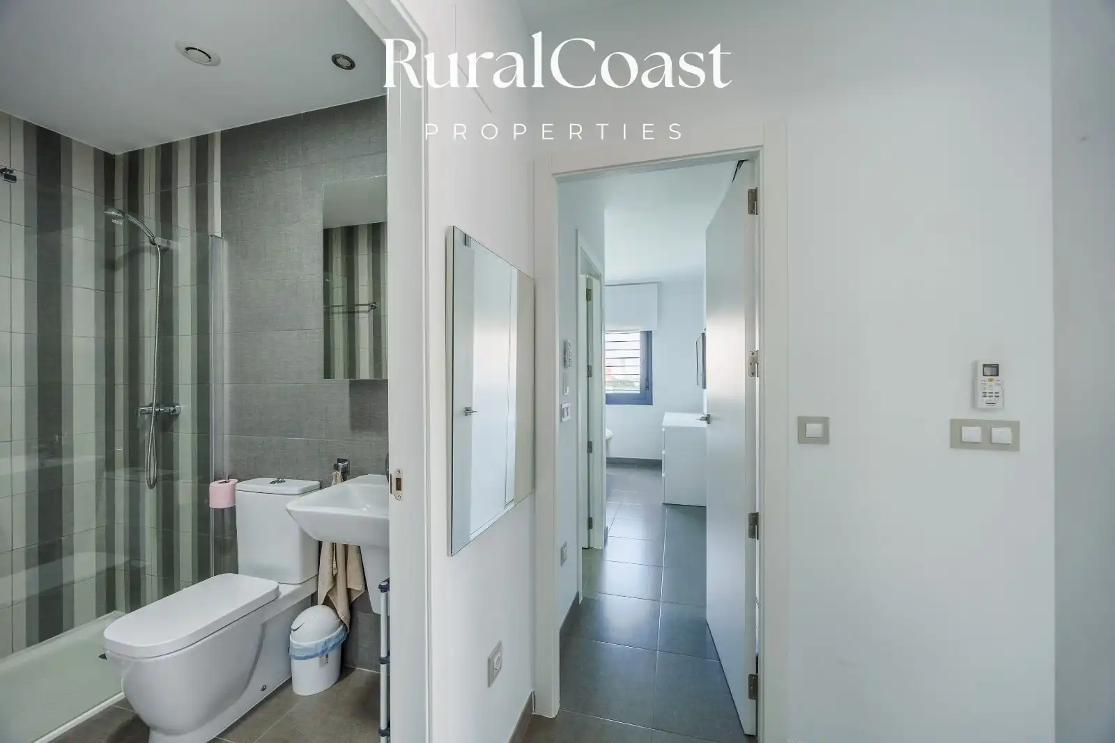 Baño de Casa adosada en venta en Busot con Aire acondicionado, Calefacción y Terraza