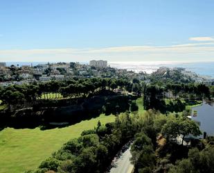 Vista exterior de Àtic en venda en Benalmádena amb Aire condicionat, Calefacció i Terrassa