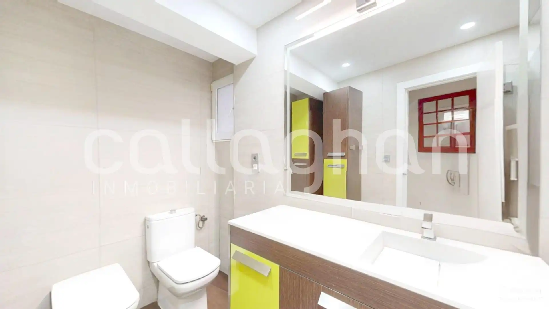Bathroom of Flat for sale in Valencia  with Air Conditioner, Heating and Furnished