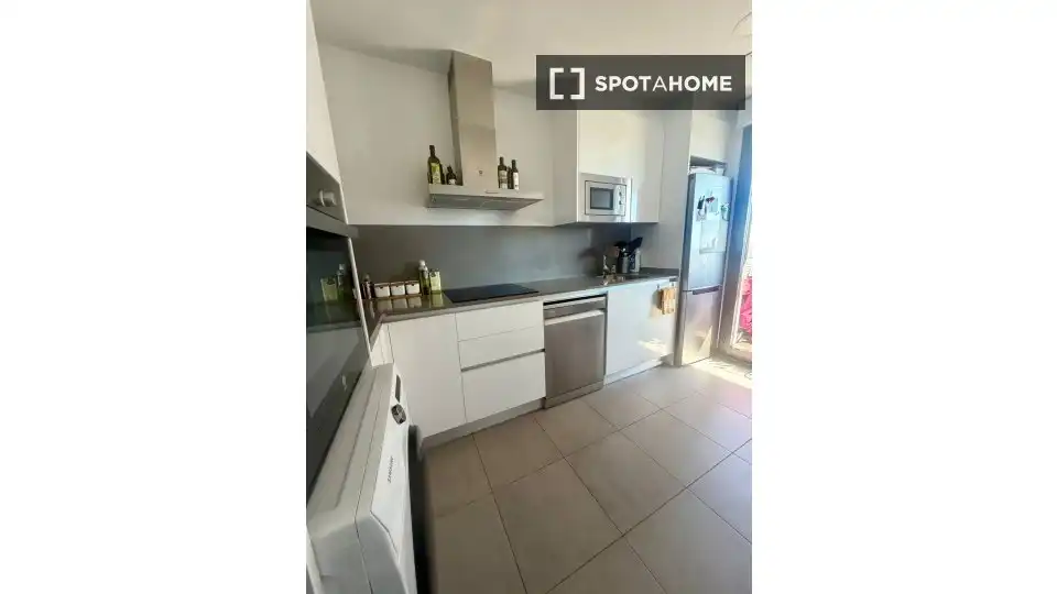 Kitchen of Flat for share in L'Hospitalet de Llobregat  with Air Conditioner, Terrace and Furnished