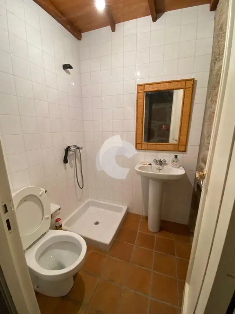 Bany de Casa o xalet en venda en San Cibrao das Viñas amb Calefacció, Jardí privat i Parquet