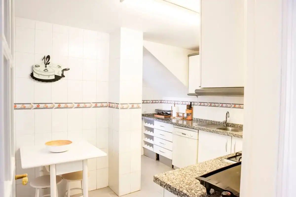 Cocina de Dúplex de alquiler en Marbella con Terraza y Piscina comunitaria
