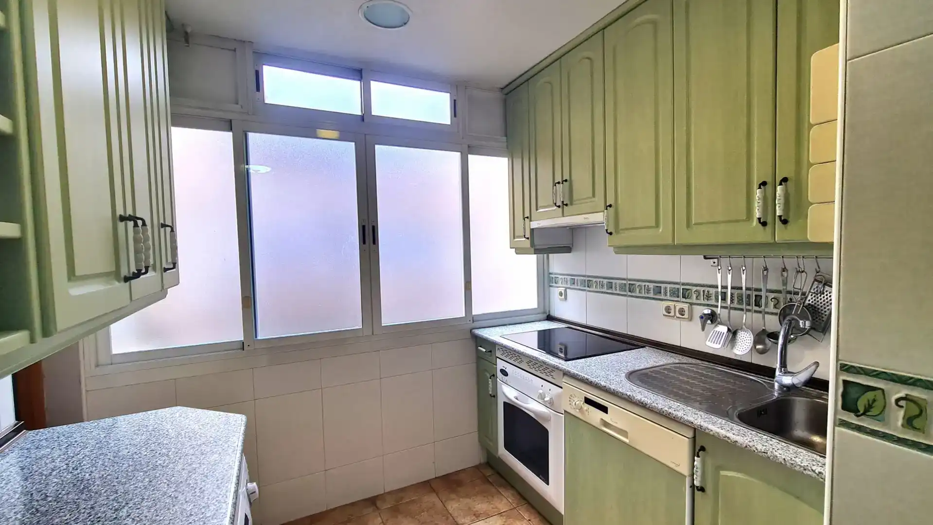 Cuina de Àtic en venda en Alcorcón amb Aire condicionat, Parquet i Moblat