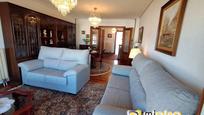 Sala d'estar de Pis en venda en Laredo amb Calefacció, Terrassa i Moblat